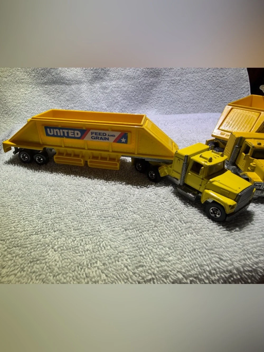 VTG 80s Hot Wheels Steering Rigs Semi-Truck United Feed Grain Trailer GMC Ford